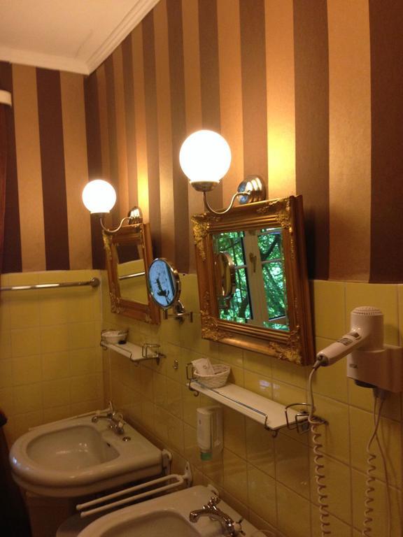Hotel B&B Bredl In Der Villa Ballestrem 施特劳宾 外观 照片