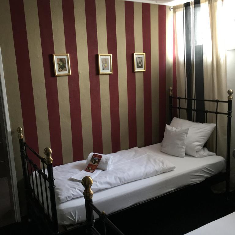 Hotel B&B Bredl In Der Villa Ballestrem 施特劳宾 外观 照片