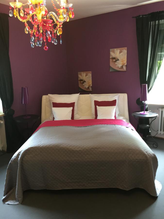 Hotel B&B Bredl In Der Villa Ballestrem 施特劳宾 外观 照片