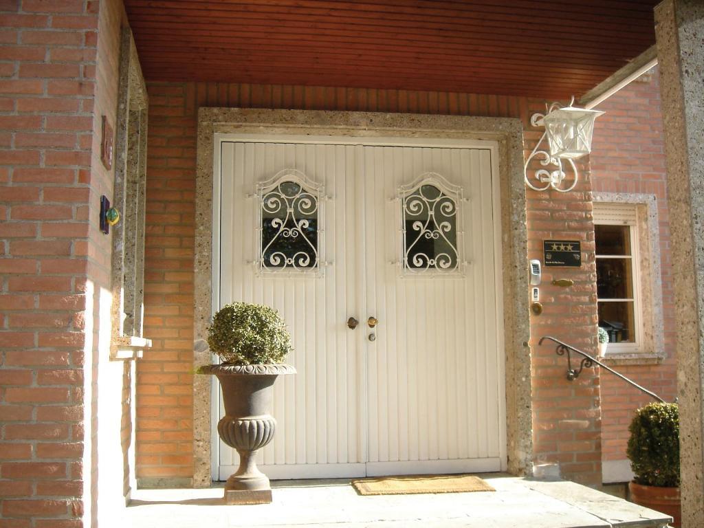 Hotel B&B Bredl In Der Villa Ballestrem 施特劳宾 客房 照片